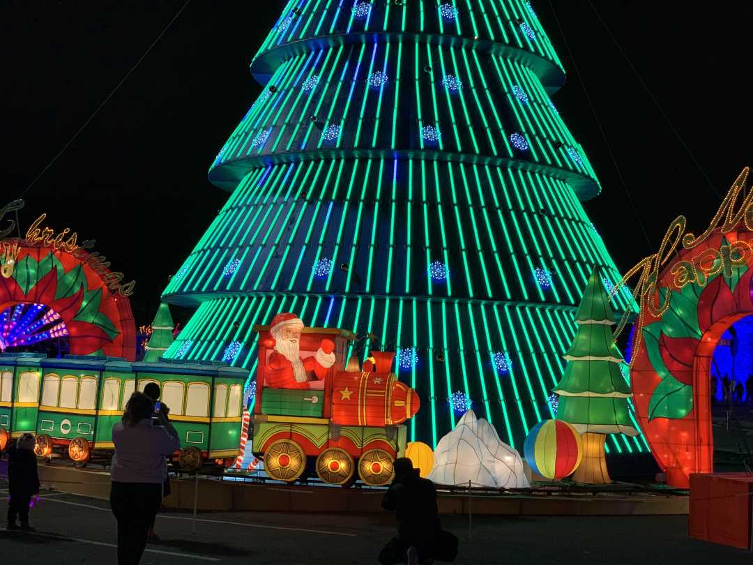 经济日报■“天下华灯”嘉年华在纽约花旗球场举办 点亮北美最大彩灯盛会
