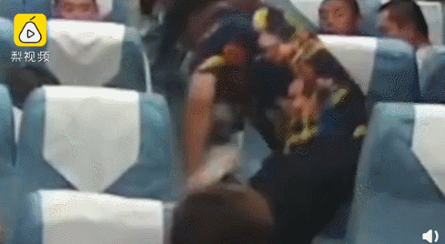 中国经济网■哈哈哈哈哈……年度爆笑新闻震撼来袭！笑到头秃！