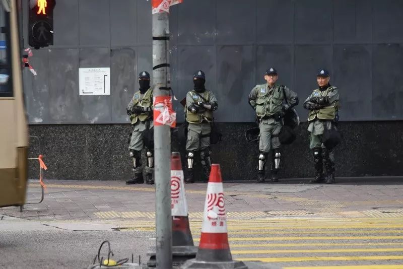 「环球时报」港警新“策略”上场了！暴徒出手就被抓