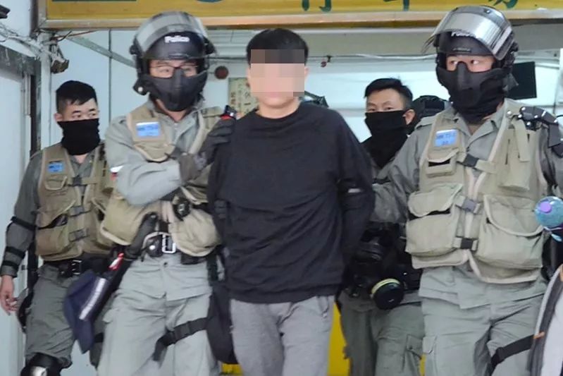 「环球时报」港警新“策略”上场了！暴徒出手就被抓