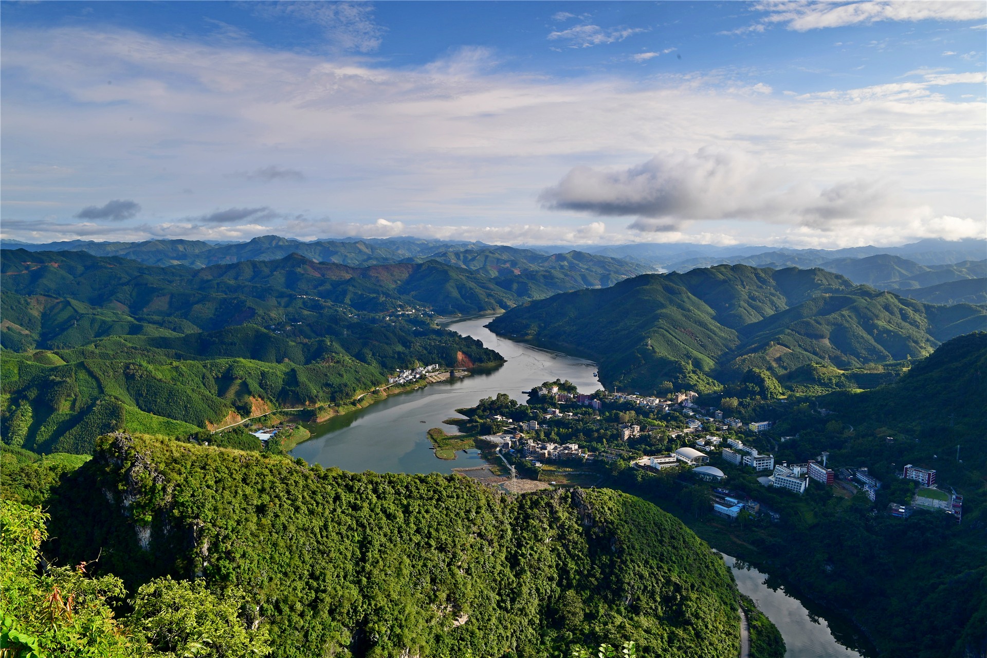罗平县鲁布革布依风情特色小镇!