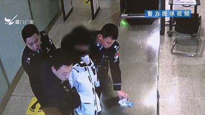 「半岛晨报」小伙“强闯”机场安检，竟为了……网友：拍电视剧呢？