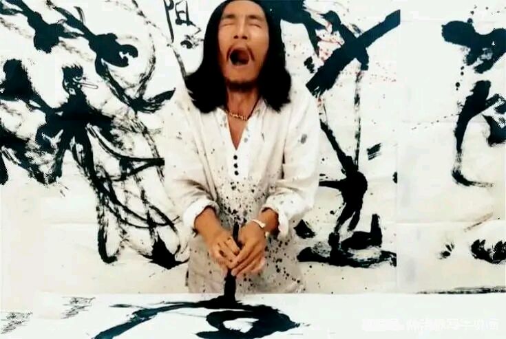 中年人写丑书讽刺丑书大家还记着前一段时间一位写书法的中年人吗,穿