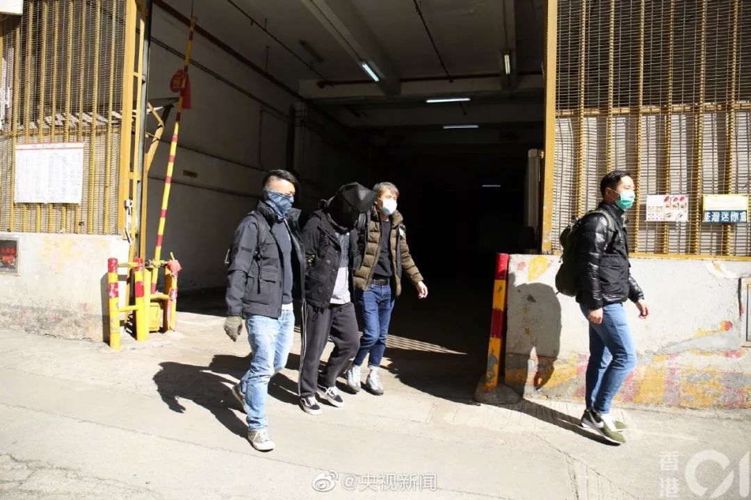 广州日报：一支真枪，105发子弹，港警首次缴获真枪实弹！暴徒计划极其歹毒