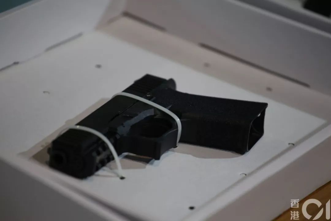 广州日报：一支真枪，105发子弹，港警首次缴获真枪实弹！暴徒计划极其歹毒