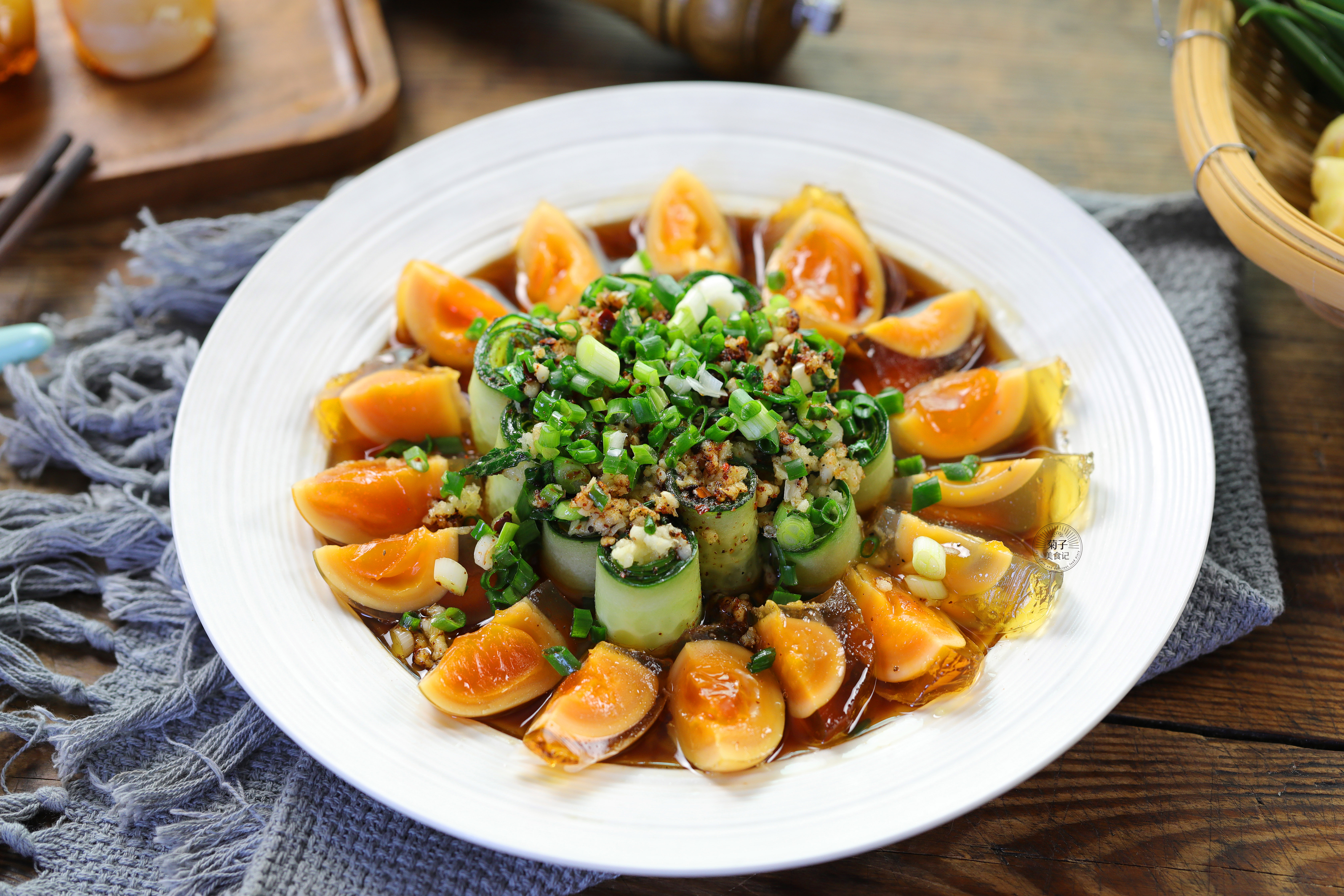 10分钟做这道黄瓜皮蛋,懒人凉拌菜,下班不用点外卖