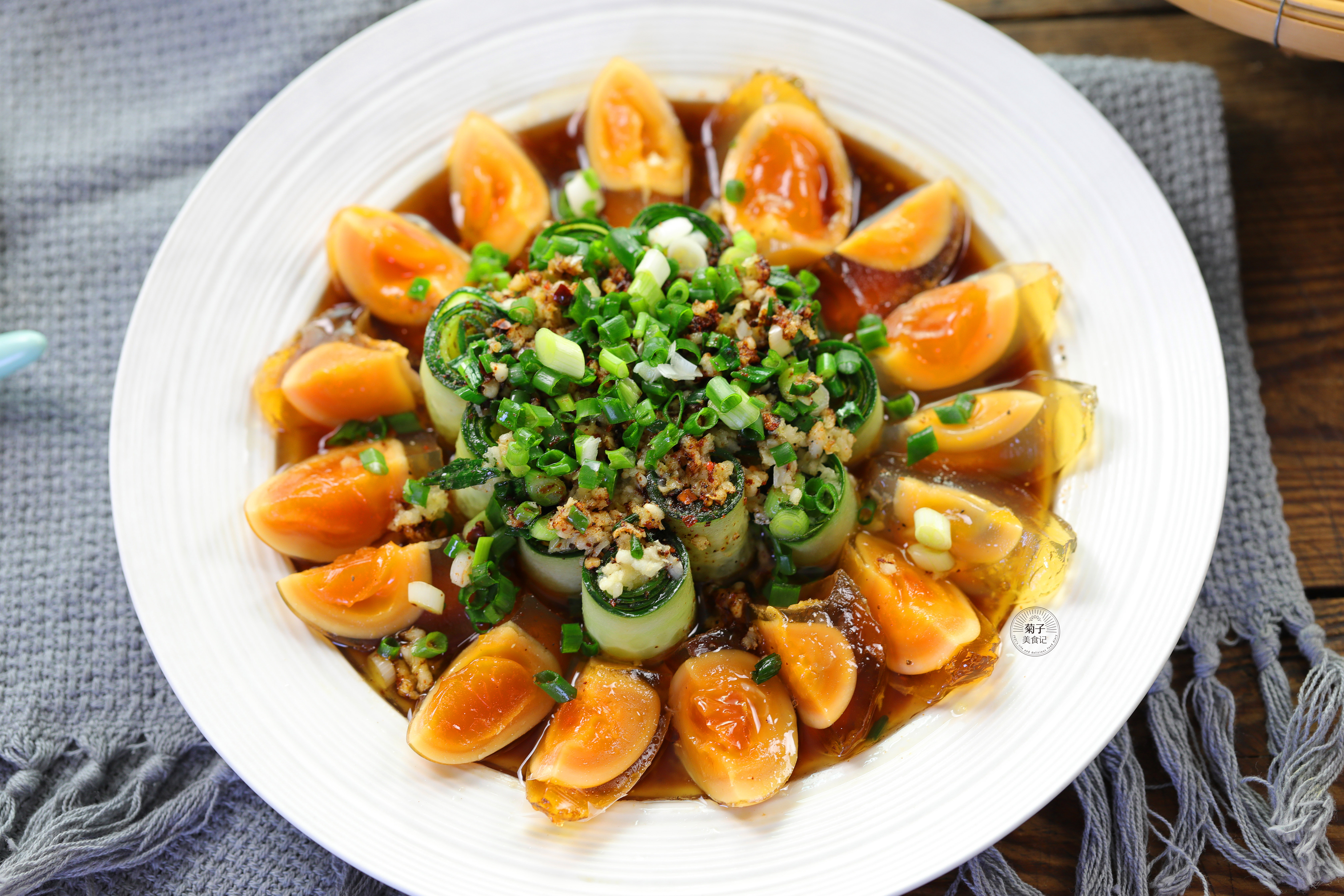 10分钟做这道黄瓜皮蛋,懒人凉拌菜,下班不用点外卖