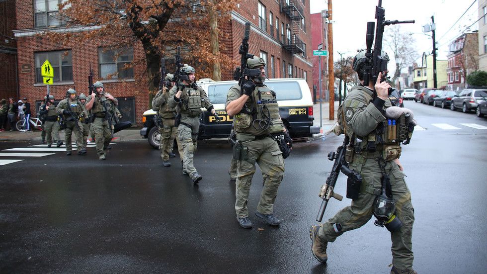 美国新泽西州爆发枪战至少6人死亡 现场枪声持续不断