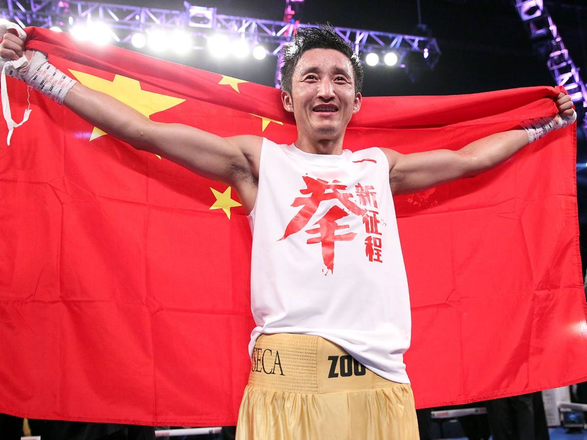 邹市明与冉莹颖现身35岁冉莹颖秀长腿网友腿不冷吗