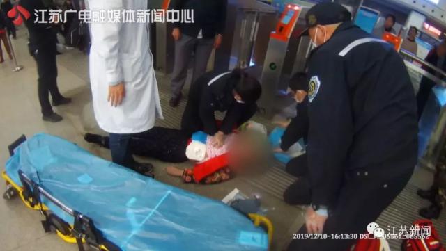 「半岛晨报」火车要开了，身份证却找不着，女子一急心脏骤停……