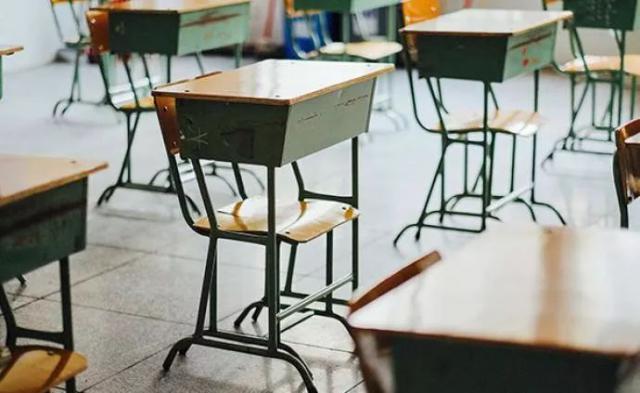 半岛晨报@有新的假期要来！网友却在流泪