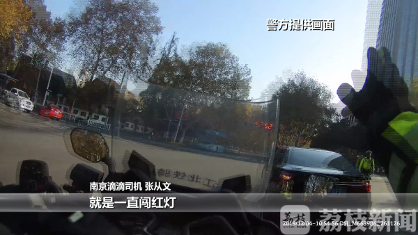 「荔枝新闻」20分钟晕3次！上网约车后又昏厥 交警铁骑开道紧急送医