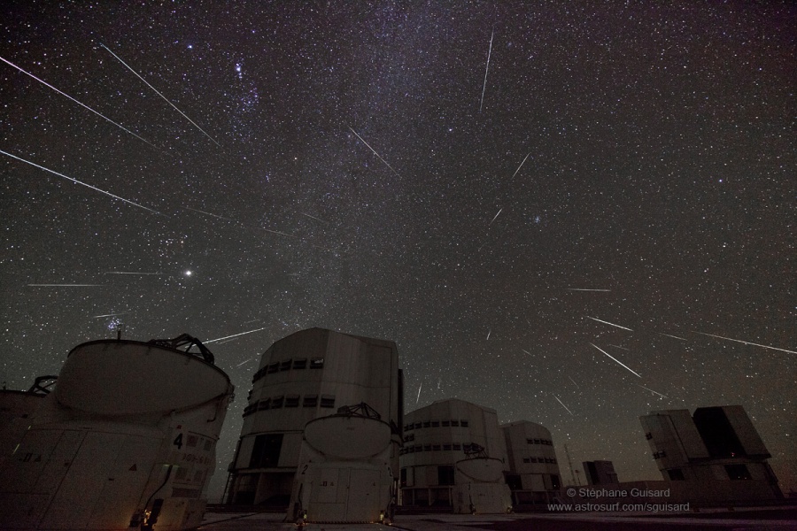 【天文在线】错过了双子座流星雨？没关系！这6张流星美图可以让你大饱眼福