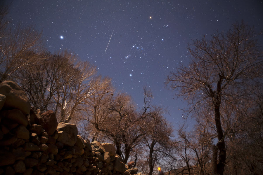 【天文在线】错过了双子座流星雨？没关系！这6张流星美图可以让你大饱眼福