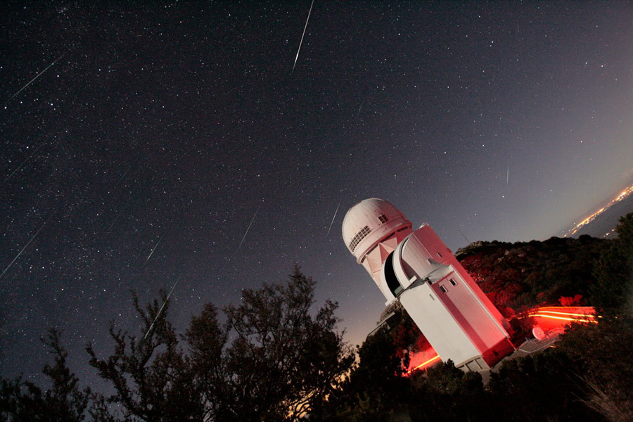 【天文在线】错过了双子座流星雨？没关系！这6张流星美图可以让你大饱眼福