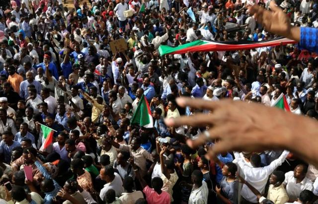 纵相新闻：苏丹前总统因贪腐被判处两年监禁，强人政治落幕仍有余波