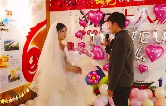 「半岛晨报」明天有雨｜女孩带着房本和宝马车钥匙向男友求婚：未来我养你呀