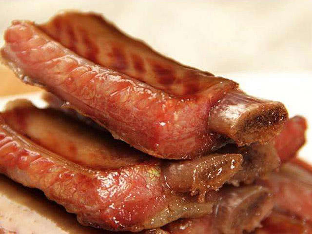 川味腊排骨的制作方法,包括腌制和烟熏的方法,喜欢吃的朋友请进