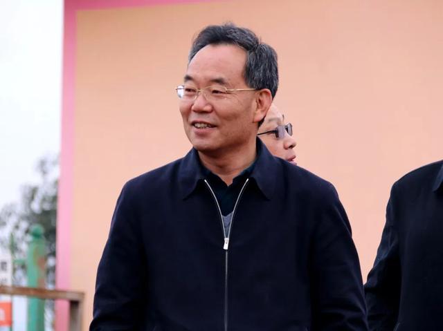 朱党柱到板桥街道调研脱贫攻坚工作