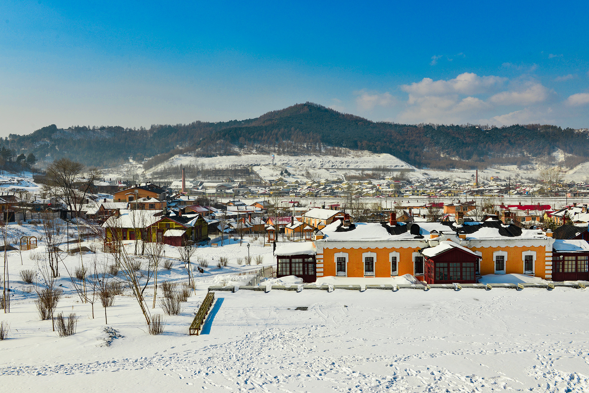 东北看雪景不只有雪乡,这个俄罗斯风情的百年小镇,被称为油画村