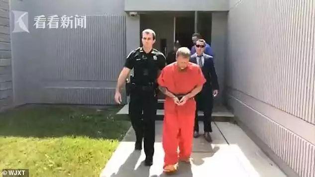 【半岛晨报】男子杀害妻儿5人藏尸车上，多亏一场车祸，警察闻到尸臭味