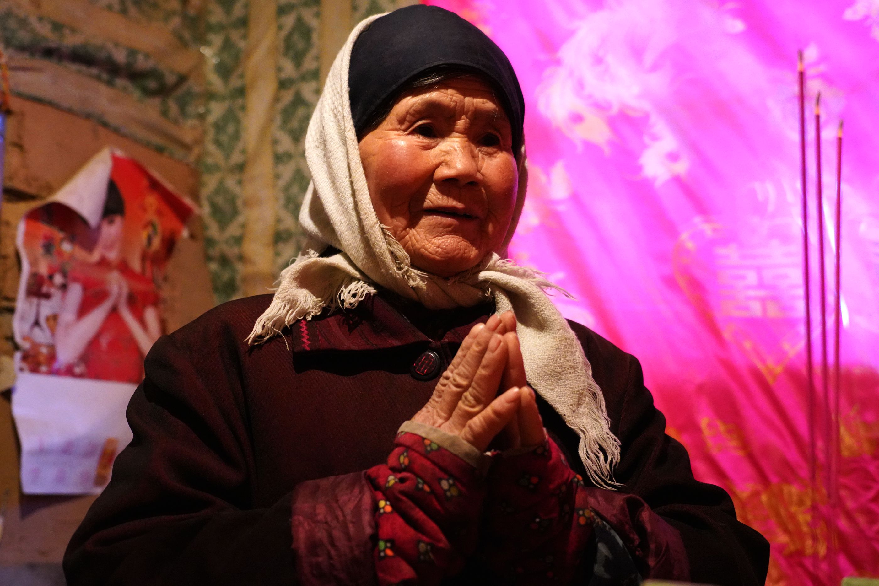 农村78岁老人坚守窑洞小庙30年,看她生活是啥样