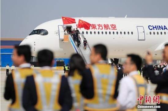 经济日报■航班全价票迎来调价期，过年飞回家得多花钱？