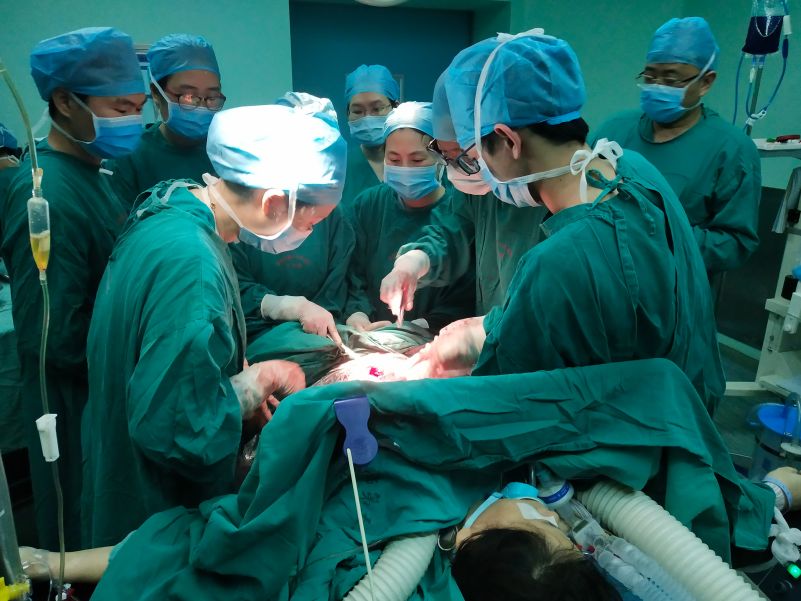 最美医生钟向真帮数百女性保住子宫一台手术征服全国专家