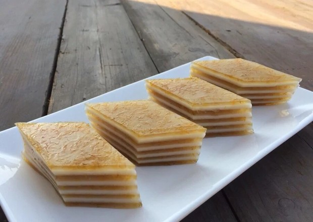 九层糕:在我国台湾还保存着冬至用九层糕祭祖的传统.