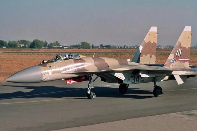 苏-37而在苏-35(老苏-35)和苏-37(苏-27m的技术验证机)于上世纪90年代