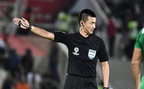 傅明亮相世俱杯!出任三四名决赛视频裁判,为执法世界杯赢印象分