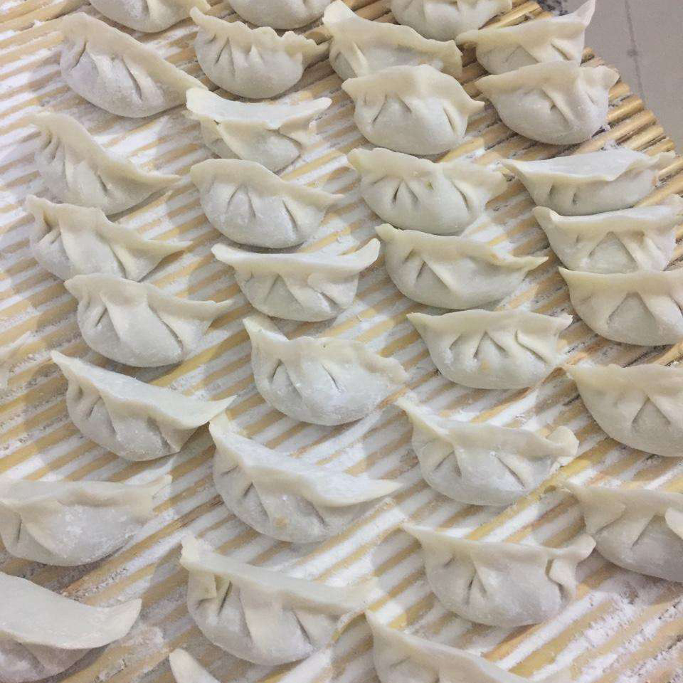 在徽州其实是有两种饺子,一种叫"包袱饺子",还有一种叫做"粿饺".