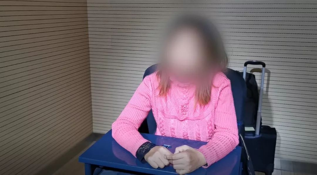 [中国经济网]火车站口抄起别人家2岁娃就走，被抓后她居然这么说……