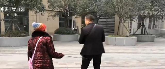 生活报：被“打”的幸福！45岁的儿子被妈妈打，开心的像个孩子