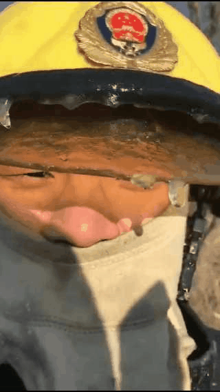 【经济日报】寝室“开水烫熟饺子”求表扬，消防介入当场翻车