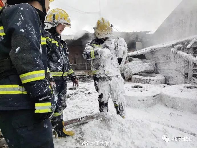 【经济日报】寝室“开水烫熟饺子”求表扬，消防介入当场翻车