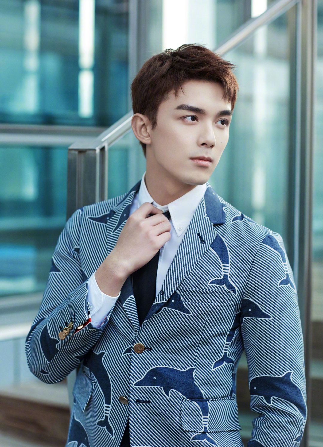 吴磊穿西装太man了海豚印花活泼可爱成熟中带着青春少年感