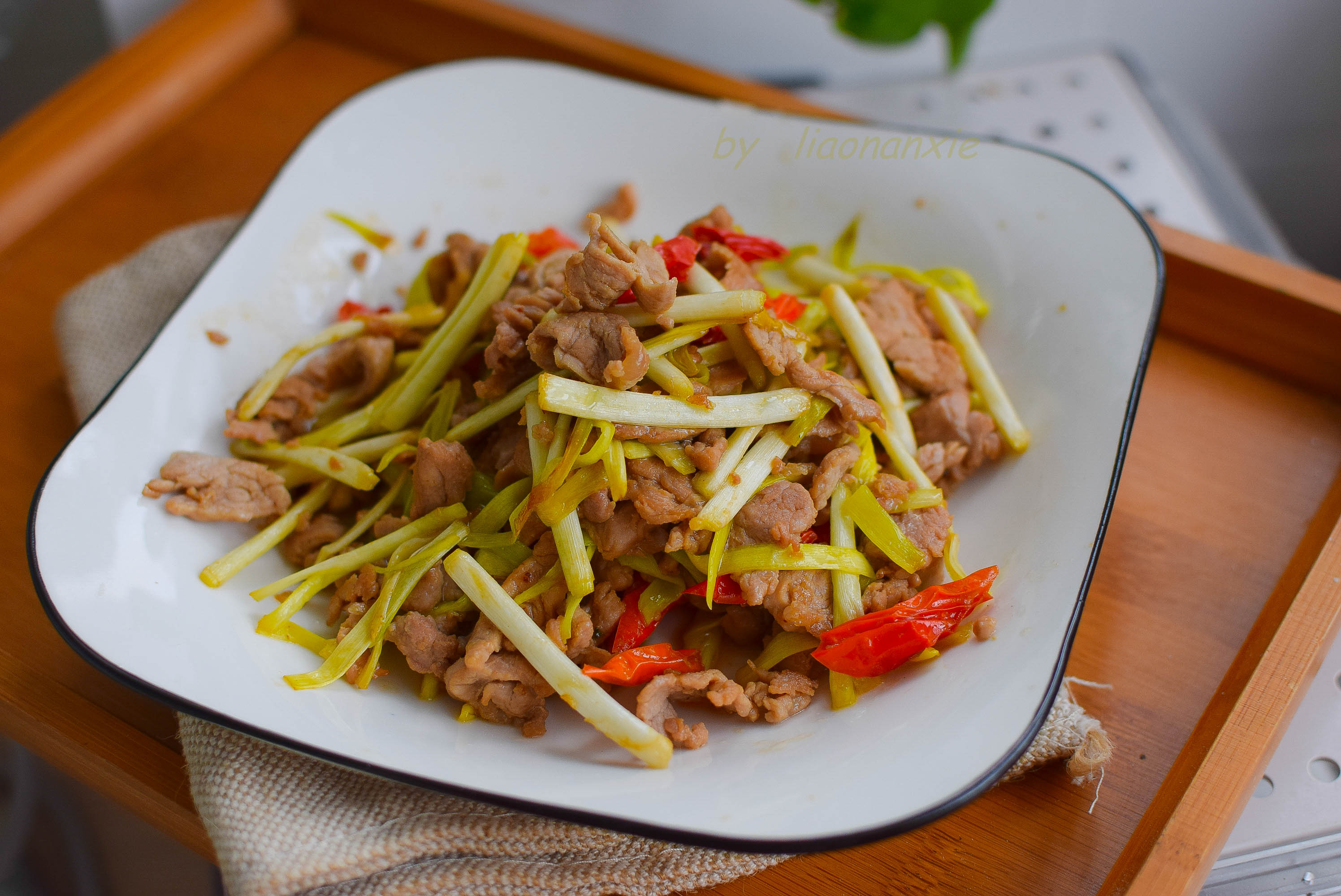 5分钟快手小炒,全家人都喜欢,清洁肠道补充硒元素提高免疫力_人民号