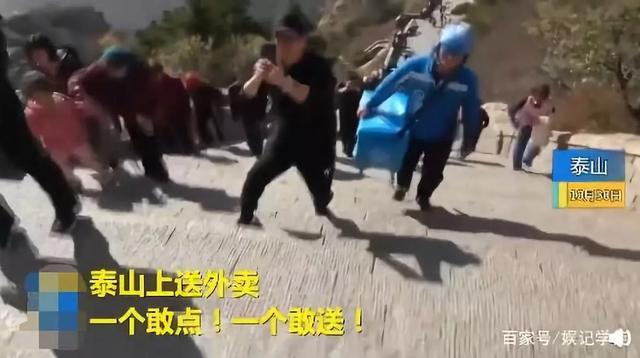 军武次位面@外卖小哥持刀杀人事件中，谁都有生活压力，但没有人是弱势群体