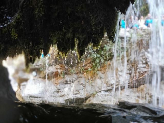 螺髻九十九里的温泉瀑布