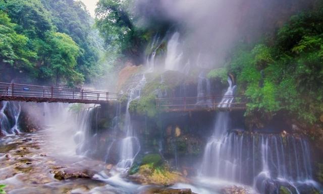 螺髻九十九里的温泉瀑布