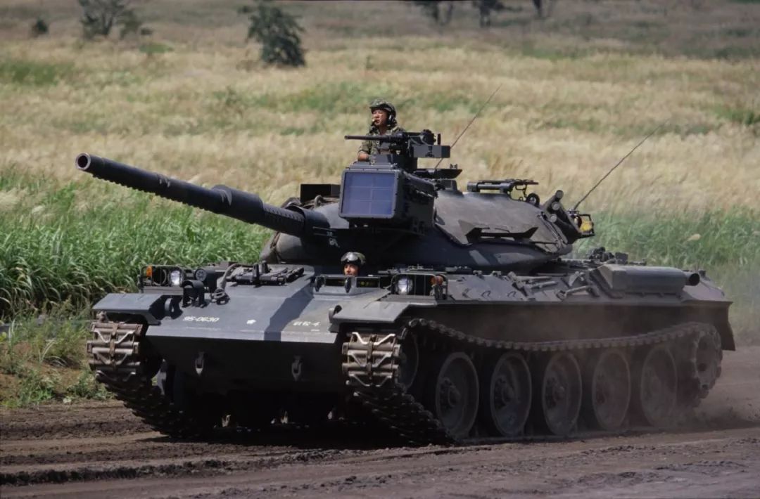 液气悬挂系统的74式坦克,配备105mm主炮,却只能当本土防御坦克_人民号