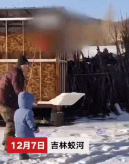 人民日报■泪崩，奶奶偷看新娘化妆：我老了别打扰你们