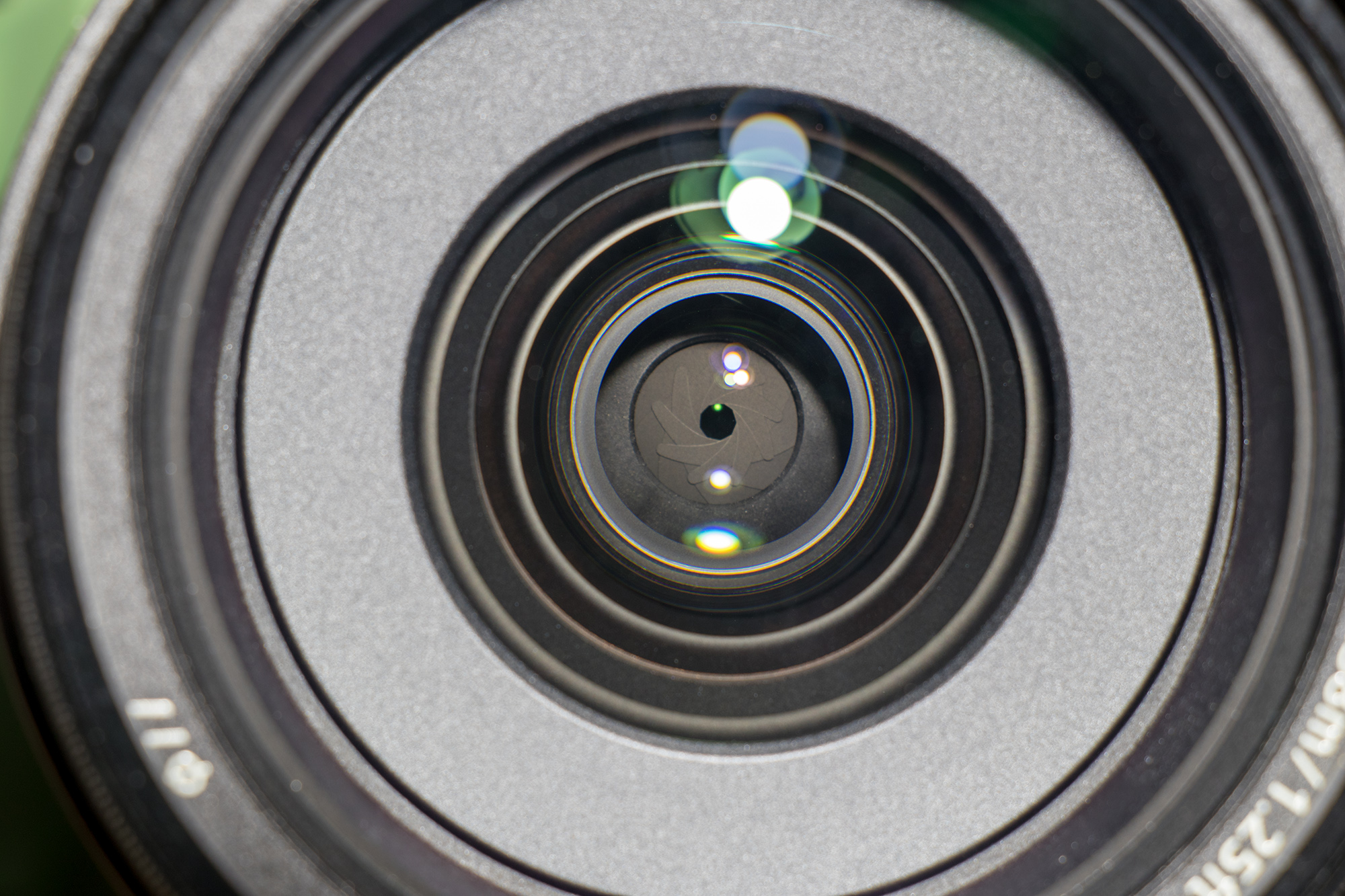 你知道光圈是怎么分类的吗 不同的光圈都适合哪些拍摄题材呢_人民号