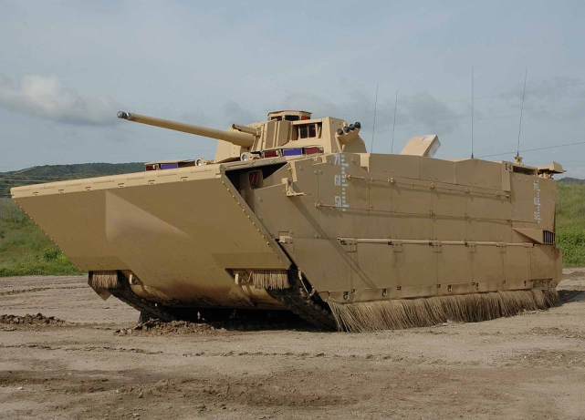 AAAV跑不过岸上射来的反坦克导弹