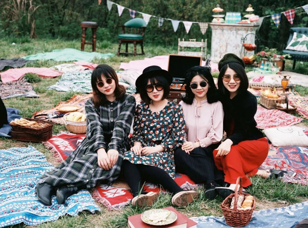 △野餐似乎就是有钱人的游戏