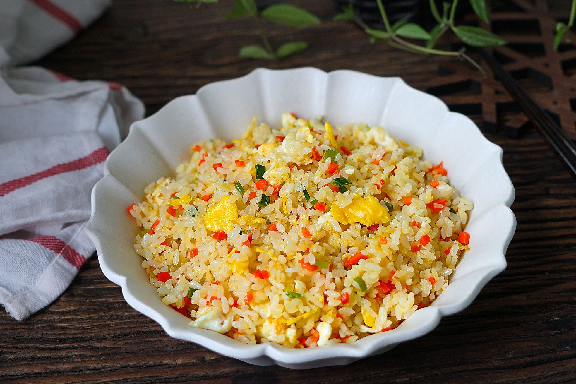 蛋炒饭怎么炒才不会坨大厨支招一般人还真的容易忽略这一步