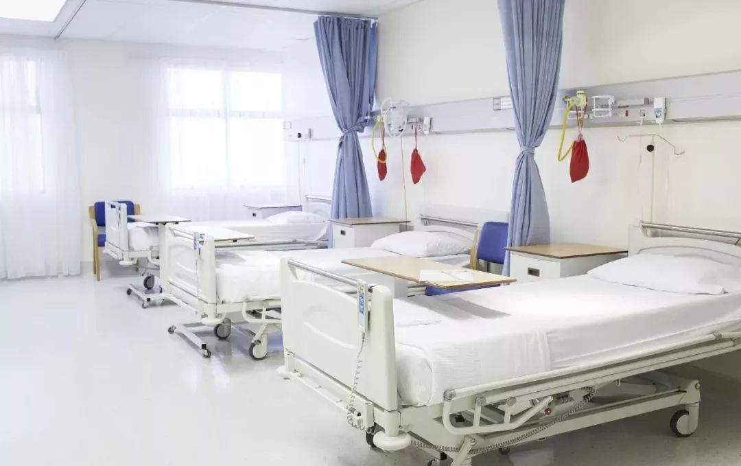 「人民日报」「荐读」深夜抢救重伤患者，家属的一个举动，让我记了10年