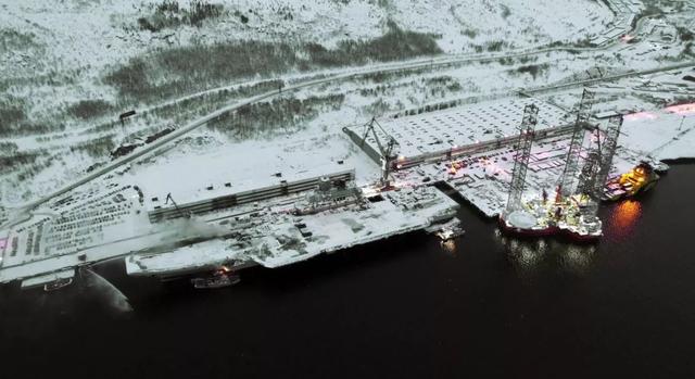 图为俯视角度观测俄罗斯航母火灾