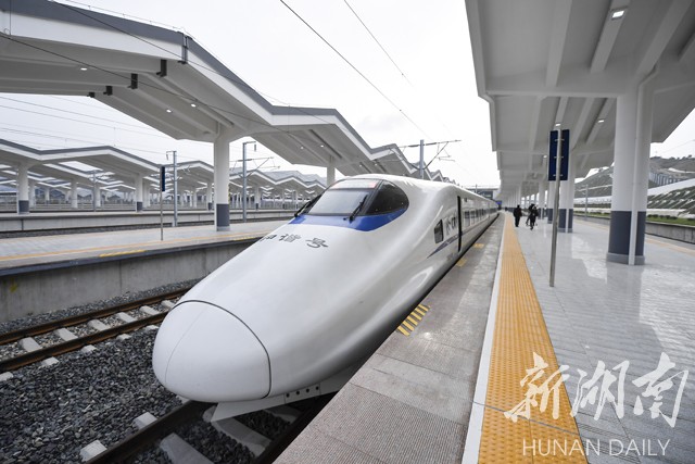 [华声在线]黔张常铁路正式通车！